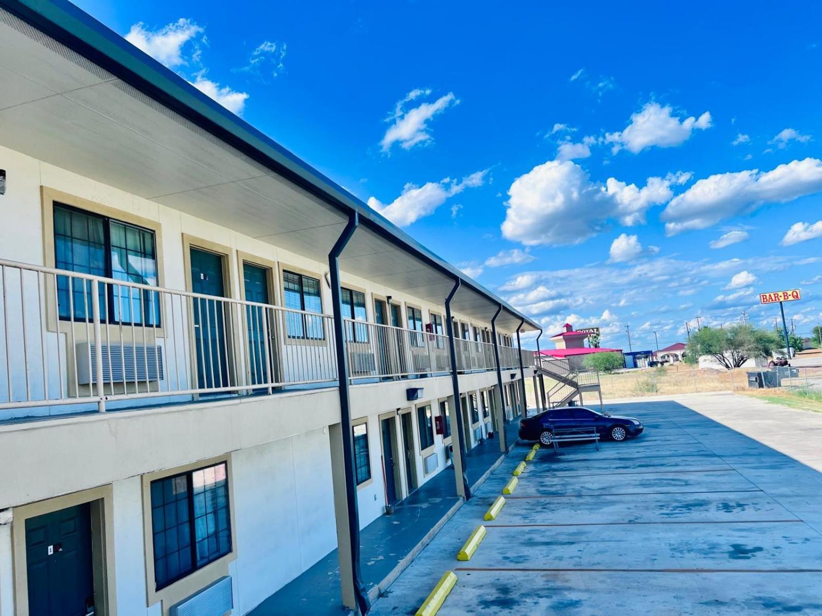 Oyo Garden Inn And Suites Pearsall I-35 East المظهر الخارجي الصورة